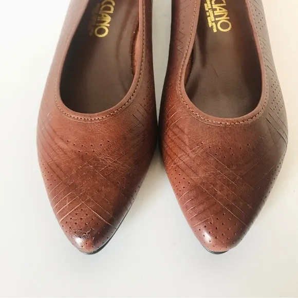 Lucciano Women’s 6 Brown Leather Pointed Toe Flats Slip On Shoes Made In Brazil.