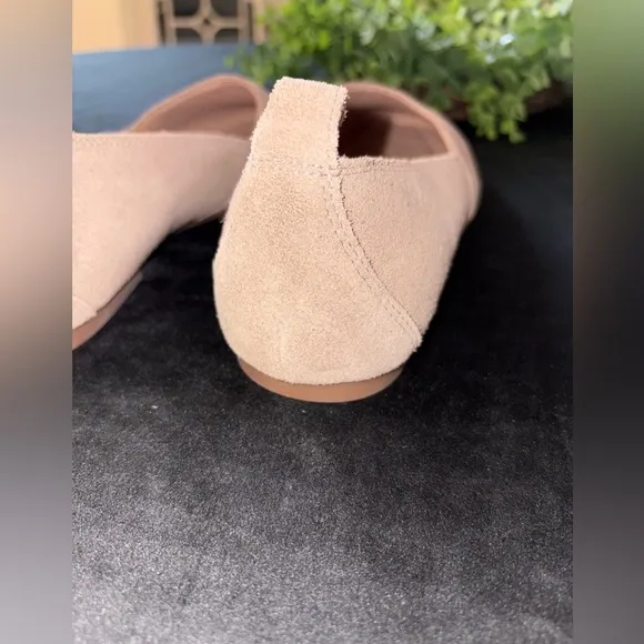 Lucky Brand Beige Suede Flats 8.5 NWOB