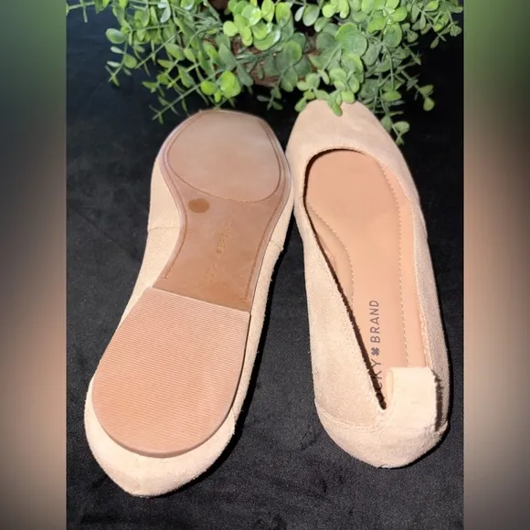 Lucky Brand Beige Suede Flats 8.5 NWOB