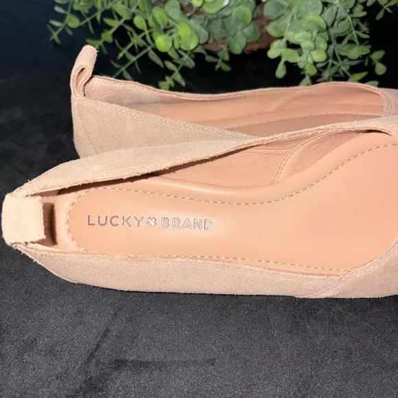 Lucky Brand Beige Suede Flats 8.5 NWOB