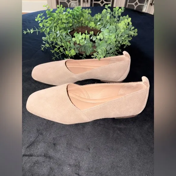 Lucky Brand Beige Suede Flats 8.5 NWOB
