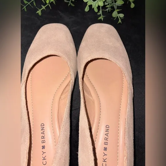 Lucky Brand Beige Suede Flats 8.5 NWOB