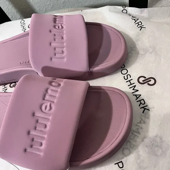 Lululemon NIB AUTHENTIC Women’s Rose Blush Restfeel Graphic Sandals