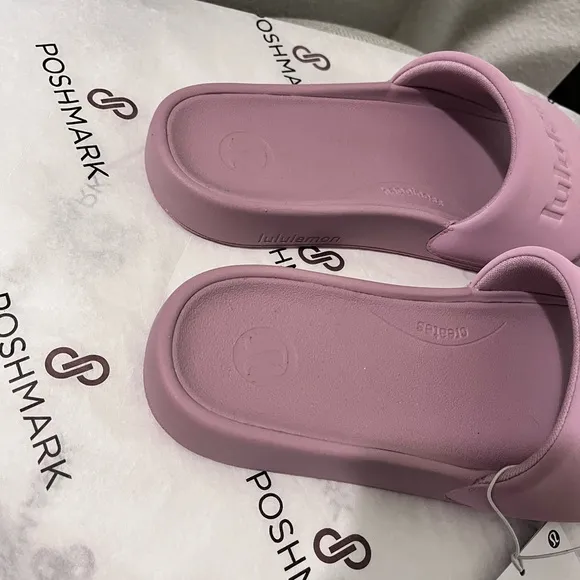 Lululemon NIB AUTHENTIC Women’s Rose Blush Restfeel Graphic Sandals