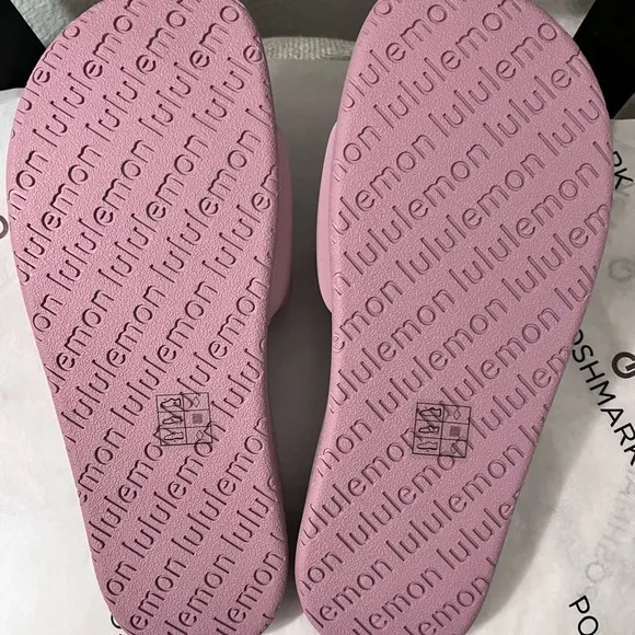 Lululemon NIB AUTHENTIC Women’s Rose Blush Restfeel Graphic Sandals