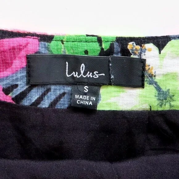Lulu's Tropical Destinations Black Floral Print Side-Tie Mini Skort / Shorts S
