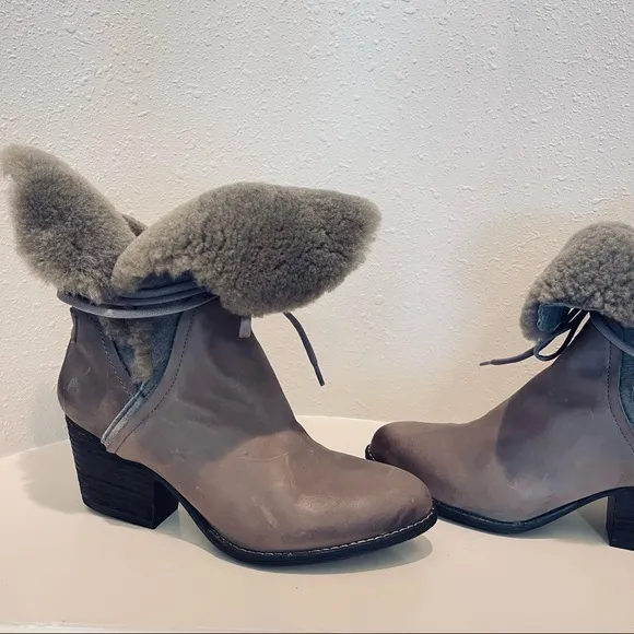 Luxe de Leon Templest  Fur Distressed Leather Ankle Boots Size 9.5 NWT
