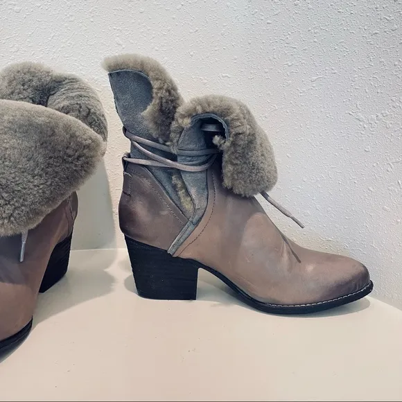Luxe de Leon Templest  Fur Distressed Leather Ankle Boots Size 9.5 NWT