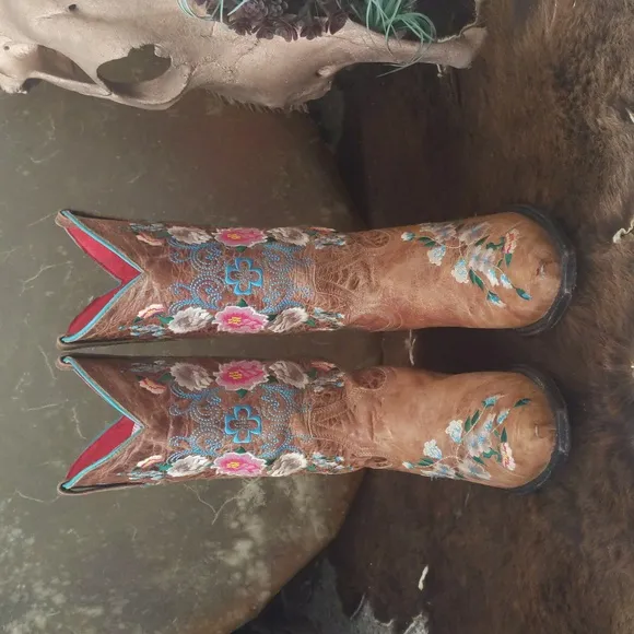 MACIE BEAN Rose Garden distressed leather floral embroidered cowgirl bootd sz9.5