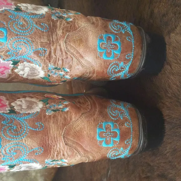MACIE BEAN Rose Garden distressed leather floral embroidered cowgirl bootd sz9.5