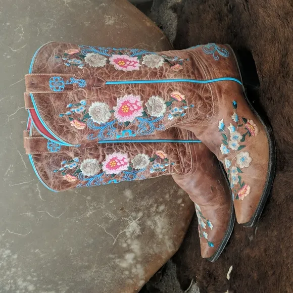 MACIE BEAN Rose Garden distressed leather floral embroidered cowgirl bootd sz9.5