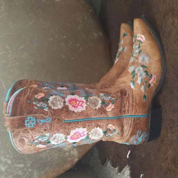 MACIE BEAN Rose Garden distressed leather floral embroidered cowgirl bootd sz9.5