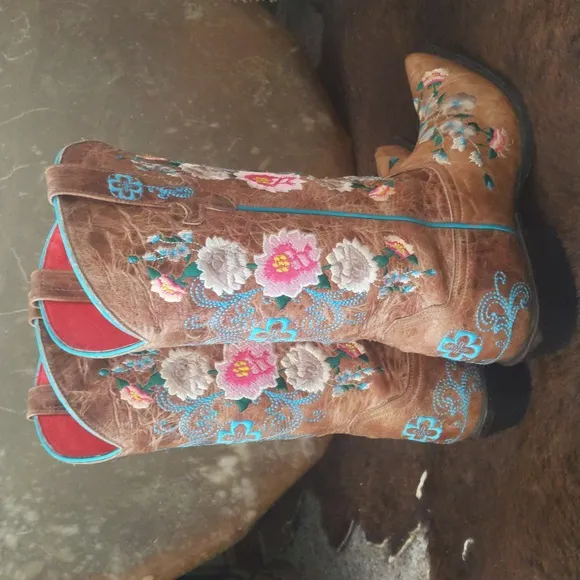 MACIE BEAN Rose Garden distressed leather floral embroidered cowgirl bootd sz9.5