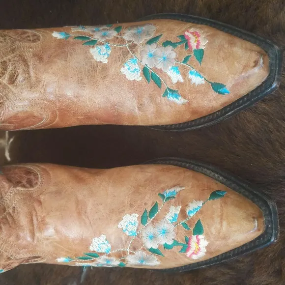 MACIE BEAN Rose Garden distressed leather floral embroidered cowgirl bootd sz9.5