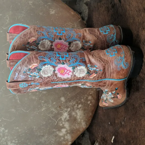 MACIE BEAN Rose Garden distressed leather floral embroidered cowgirl bootd sz9.5