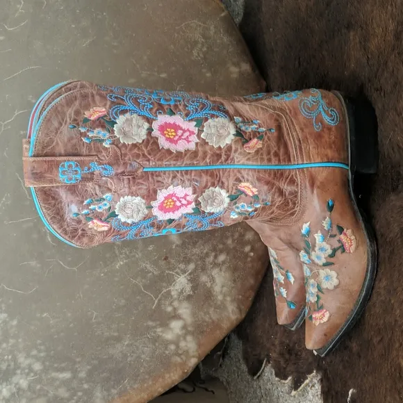 MACIE BEAN Rose Garden distressed leather floral embroidered cowgirl bootd sz9.5