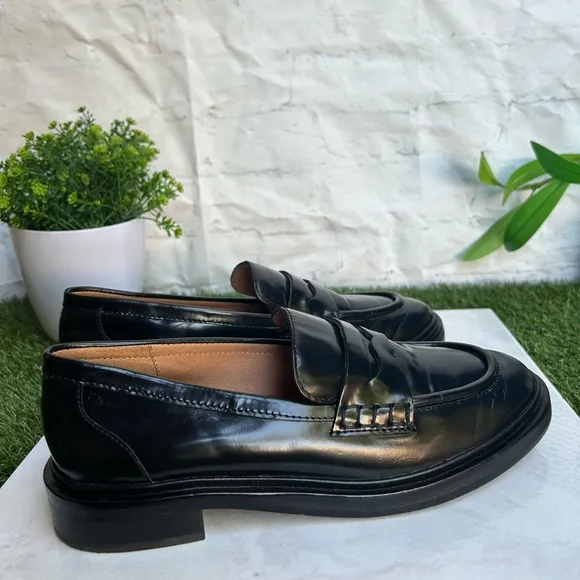 MadswellThe Vernon Loafer$158COLOR True Black women size 8 gently used
