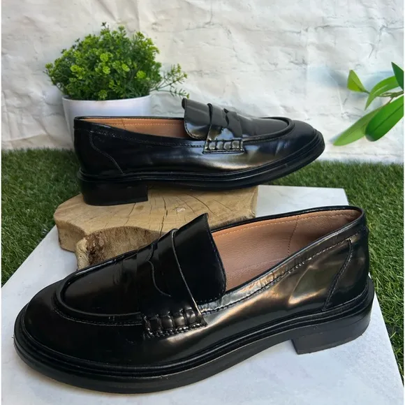 MadswellThe Vernon Loafer$158COLOR True Black women size 8 gently used