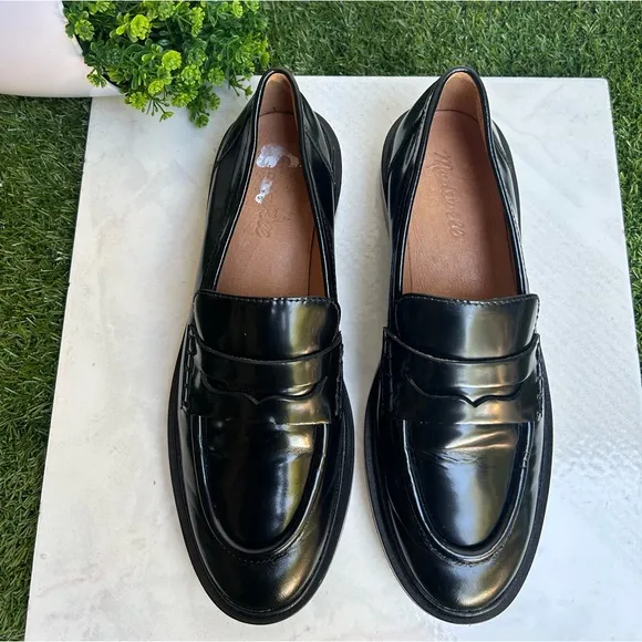 MadswellThe Vernon Loafer$158COLOR True Black women size 8 gently used