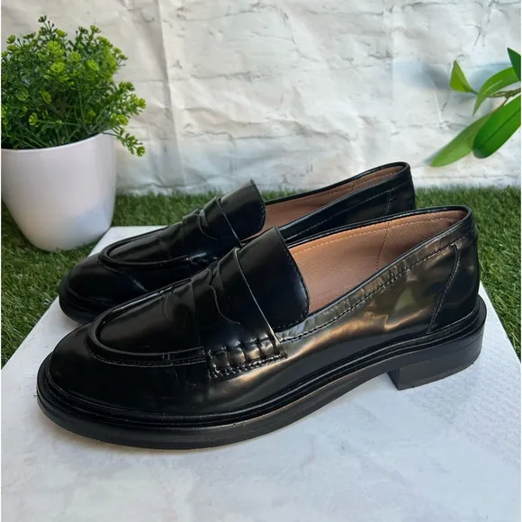 MadswellThe Vernon Loafer$158COLOR True Black women size 8 gently used
