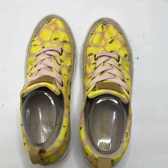 Malibu Lace Bokeh slip on sneakers size 8 1/2b