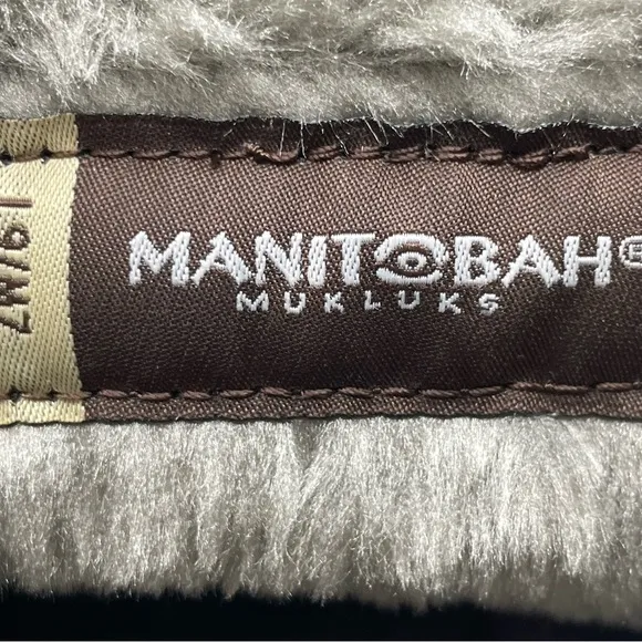 Manitobah Mukluks boots leather white women’s sz 9 fur lined flowers
