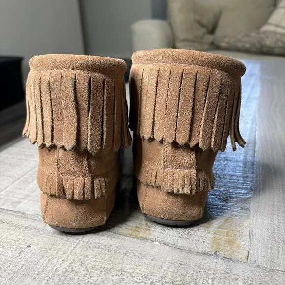 Manitobah Mukluks Size 7 Boots Harvester Faux Fur Lined Beaded Suede Leather