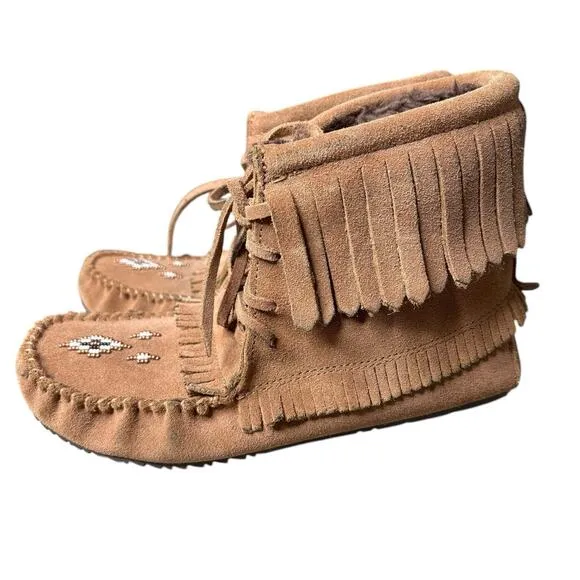 Manitobah Mukluks Size 7 Boots Harvester Faux Fur Lined Beaded Suede Leather