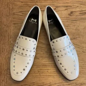 MARC FISHER WHITE STUDDED FLATS.  NEW