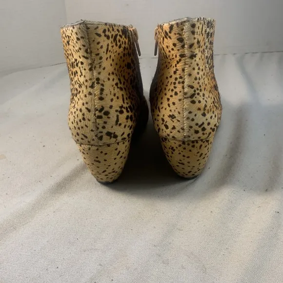 Matisse Women’s Teddy Ambre’ Leopard Print Fur Pointy Toe Zippered Ankle Boots