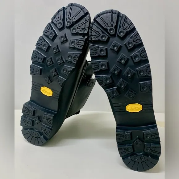 Men’s 15 W Thorogood 834-6431 Hard Toe Waterproof Leather Vibram Sole Boots