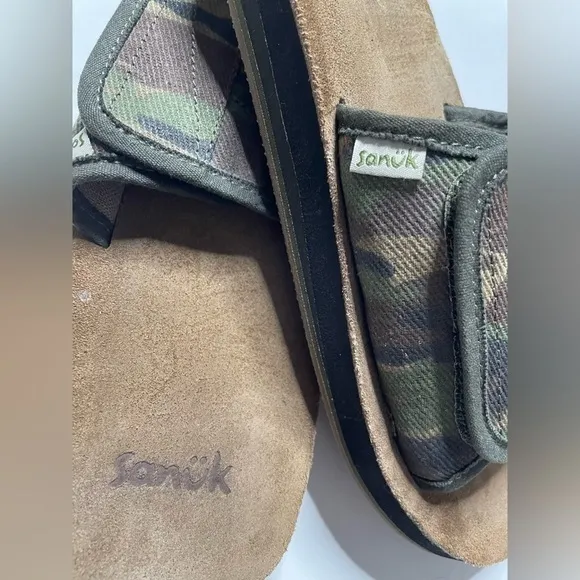 Mens Camo Sanuk slides size 9