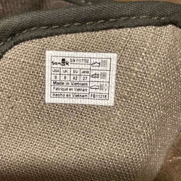 Mens Camo Sanuk slides size 9