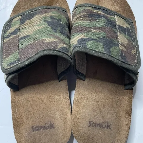 Mens Camo Sanuk slides size 9