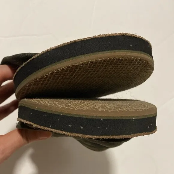 Mens Camo Sanuk slides size 9