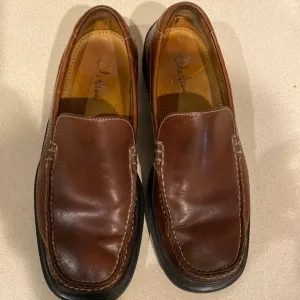Mens Cole Haan  Brown Leather Loafers. Size 8