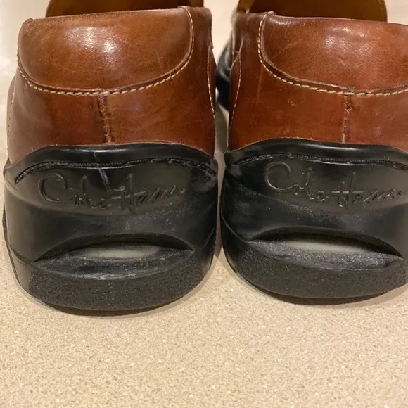 Mens Cole Haan  Brown Leather Loafers. Size 8