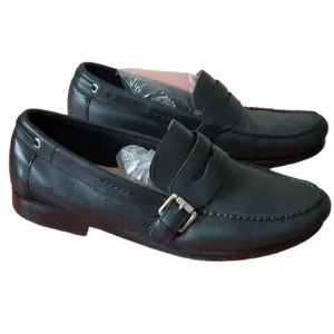 Mens G.H. Bass &amp; co. Buckle Weejuns black loafers size 9.5