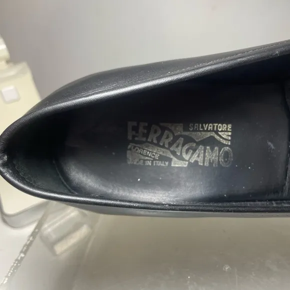 Men’s Salvatore Ferragamo black leather loafers sz9 made in italy