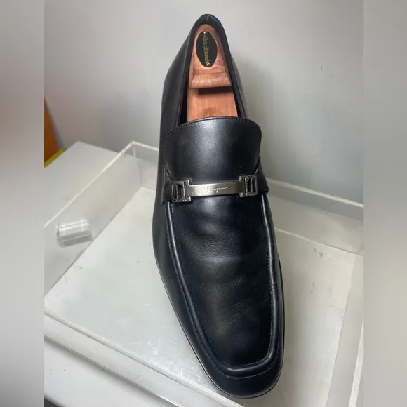 Men’s Salvatore Ferragamo black leather loafers sz9 made in italy