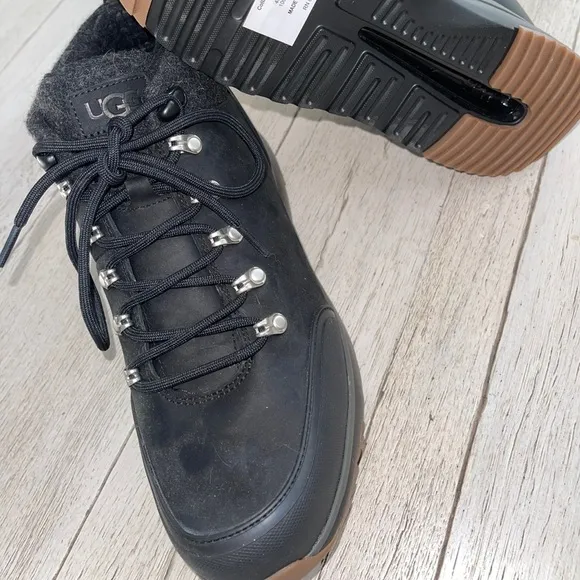 Mens Ugg boots made of lamb fur and water resistant
