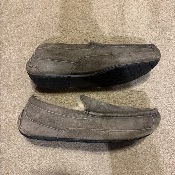 Men’s UGG gray Suede Slip-On Loafers/slippers.  Size 13