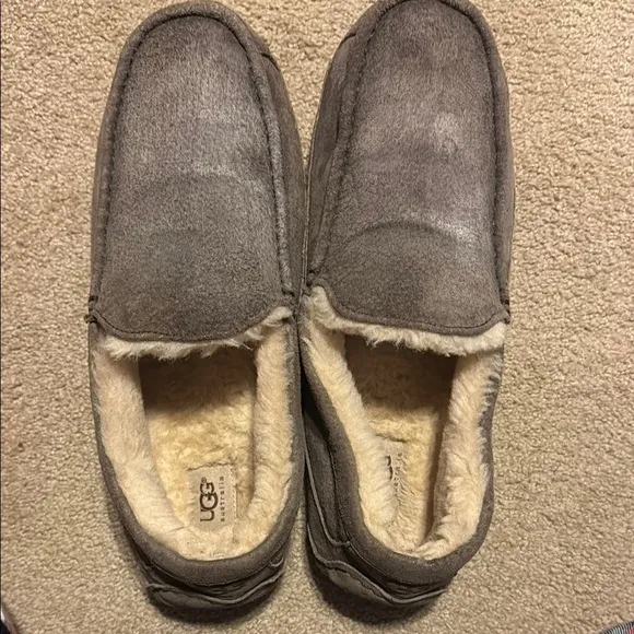 Men’s UGG gray Suede Slip-On Loafers/slippers.  Size 13