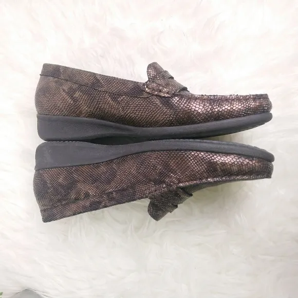 MEPHISTO Women Snake Print Loafers