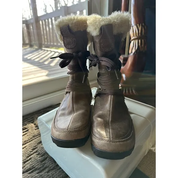 Merrell Waterproof Winter Boots Faux Fur Lined Lace Up Brown Woman's size 8