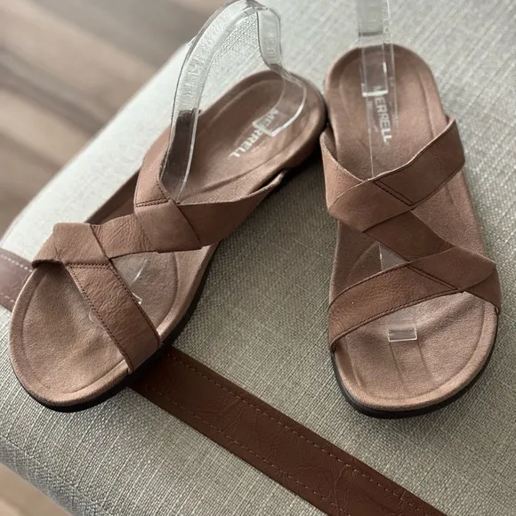 Merrell women’s Carob color slides size 10