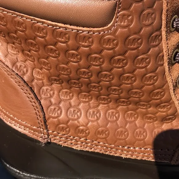 Michael kors beautiful duck boots with lining
