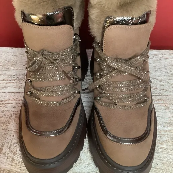 Michael Kors NWT 8.5Shiloh Driftwood Faux Fur Lined Winter Boots Water Resistant