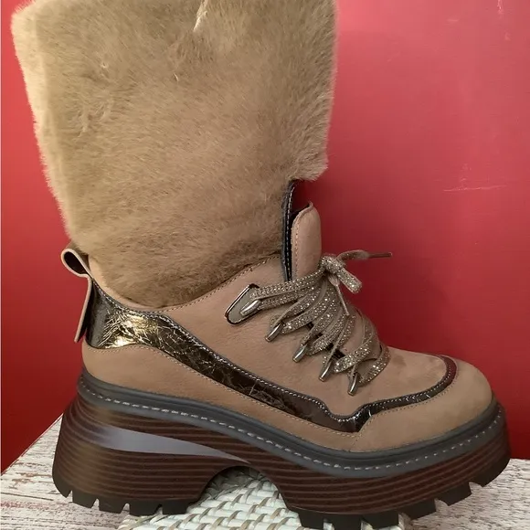 Michael Kors NWT 8.5Shiloh Driftwood Faux Fur Lined Winter Boots Water Resistant