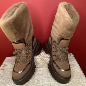 Michael Kors NWT 8.5Shiloh Driftwood Faux Fur Lined Winter Boots Water Resistant